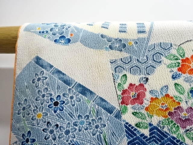  読み本模様小紋着物